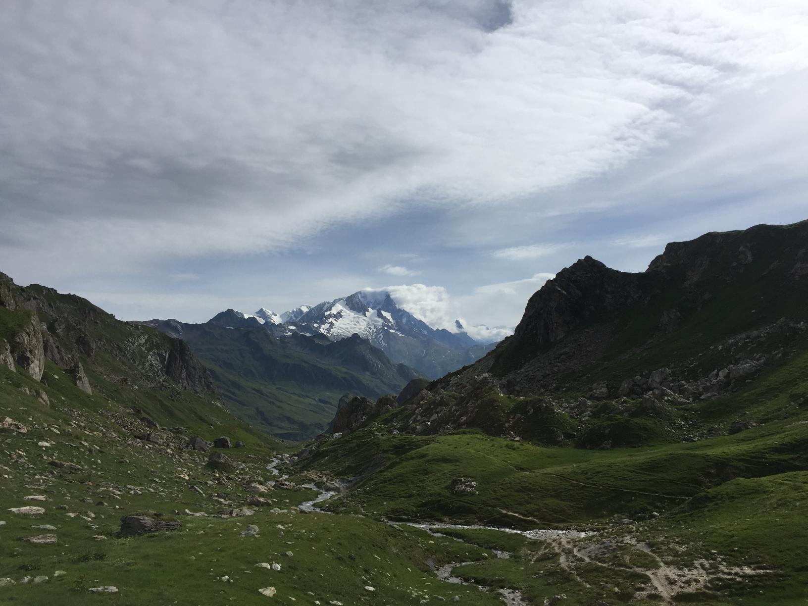 7 reasons why Tour du Beaufortain is close to a perfect hike  (and a thorough guide to doing it!)